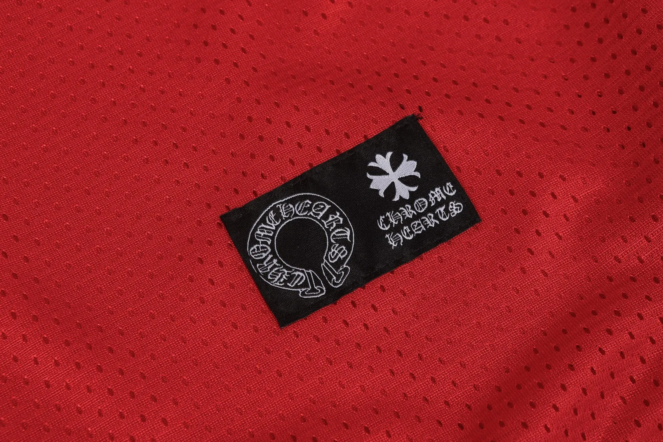 P190 Chrome Hearts CH Chrome Hearts popular Sanskrit printed mesh double-layer ice hockey jersey sports suit. Uses direct injection imported machine printing. Hardware and accessories are all ground and customized. Correct configuration. Black 2025 Chrome Hearts authentic packaging. 300 grams of custom-dyed mesh. Large version. Loose and stylish. Different from lower versions, slim and long version with upper body and hip stretch. 100% commitment: top quality. Not fast food. Highest version on the market. Top quality - different from ordinary versions on the market. If you care about quality, you should also respect the price. Absolutely 0 after-sales service and 0 return rate so far. It’s hard not to love the style - 300g mesh custom-dyed fabric - Correct high-density main mark, washed tag, hand-sewn